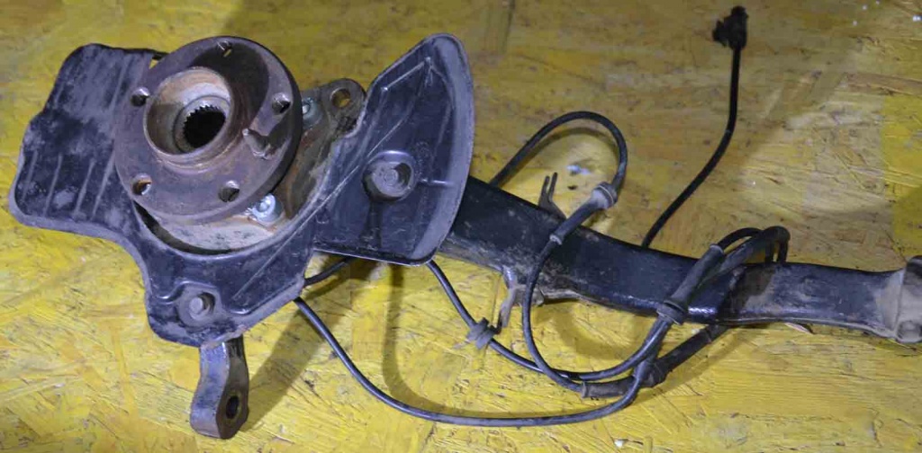 FUZETA CU BUTUC SI SENZOR ABS STANGA FATA ALFA-ROMEO 147 COD: B017