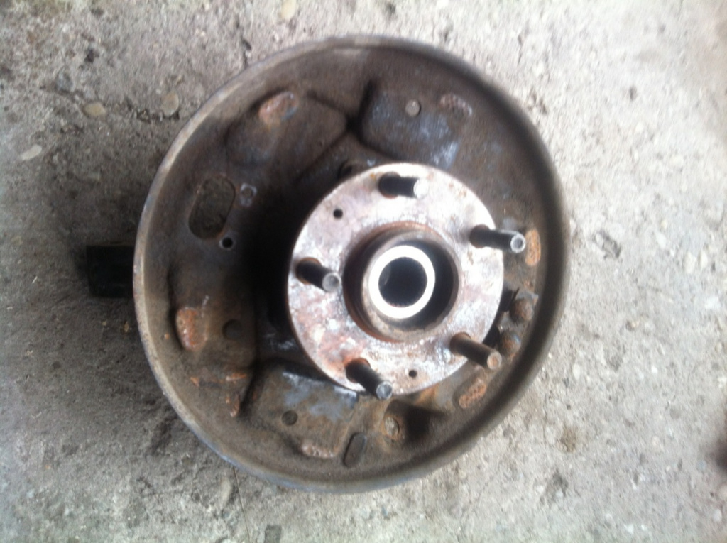 Fuzeta cu butuc stanga spate Land Rover Freelander [1998 - 2006] Crossover 5-usi 2.0 DI MT (98 hp) (LN)