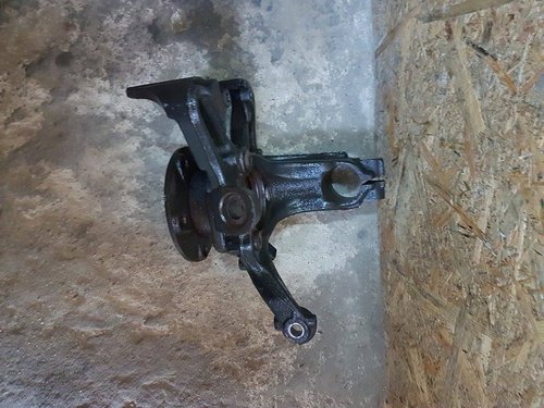 Fuzeta cu rulment dreapta fata 1k0407256t seat leon 1p 1.9 tdi 105 cai