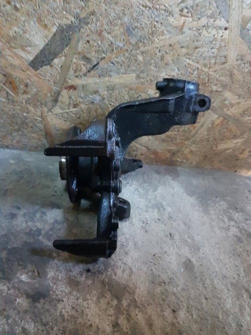 Fuzeta cu rulment dreapta fata 1k0407256t skoda yeti 1.2 tsi cbzb 105 cai