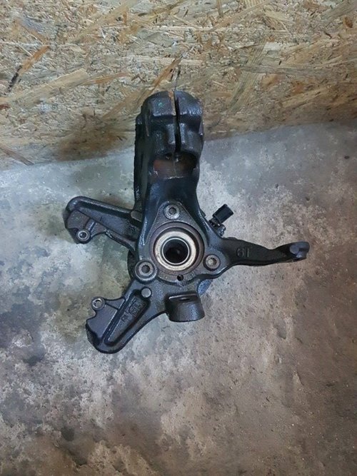Fuzeta cu rulment dreapta fata 1k0407256t vw jetta III 1.9 tdi 105 cai