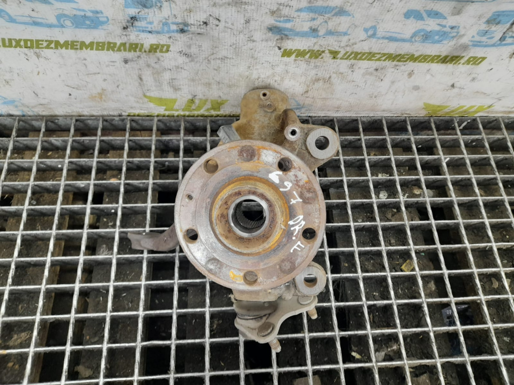 Fuzeta dreapta fata 1.6 tdi CLHA Volkswagen VW Golf 7 [2012 - 2017] 1.6 tdi CLHA
