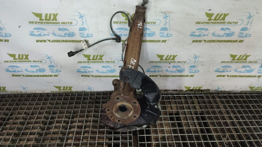 Fuzeta dreapta fata 7p6407245a Volkswagen VW Touareg generatia 2 7P [2010 - 2014] 3.0 TDI 240cp CASA