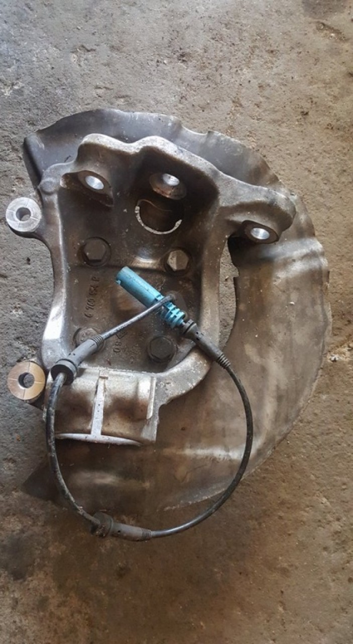 Fuzeta dreapta fata cod 6760954r bmw e60 e61 520i m54 170 cai