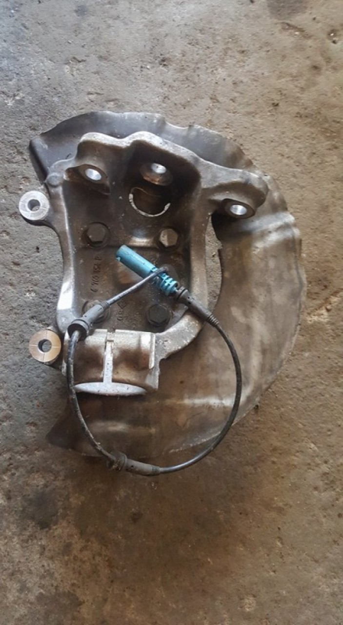 Fuzeta dreapta fata cod 6760954r bmw e60 e61 523i n52
