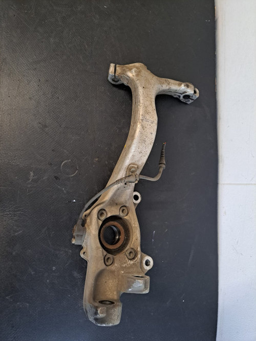 Fuzeta dreapta fata cu ABS Audi A4 Avant (8E5, B6) 1.9 tdi - COD 8E0407242B