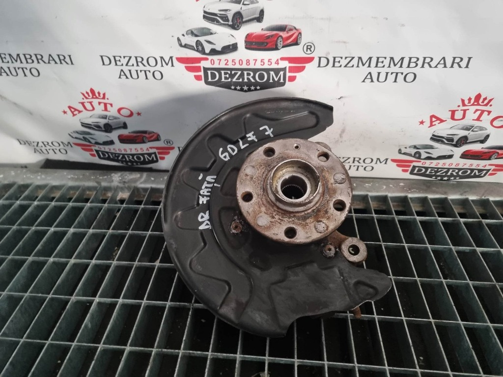 Fuzeta dreapta fata cu rulment si senzor ABS Skoda Octavia III cod piesa : 5Q0256Q