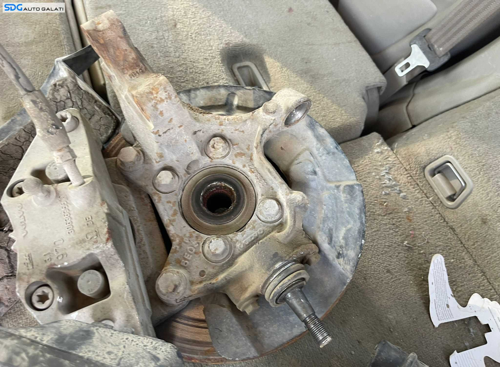 Fuzeta Dreapta Fata cu Rulment si Senzor ABS Volvo XC90 2.4 D 2002 - 2014 [C6643]