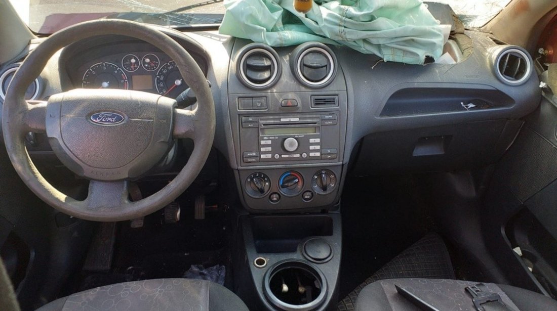 Fuzeta dreapta fata Ford Fiesta 2005 HATCKBACK 1.4 TDCI