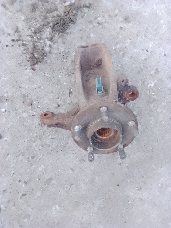 Fuzeta dreapta fata Ford Focus 2 1.6 Benzina 2009