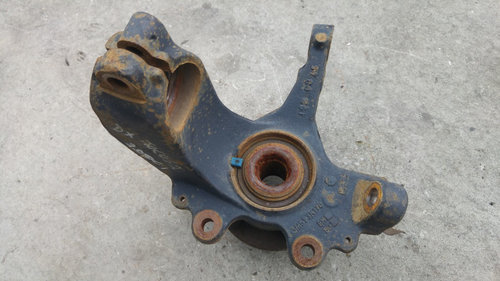 Fuzeta dreapta fata ford focus 2 2.0 tdci pivot mare 3m51-3k170