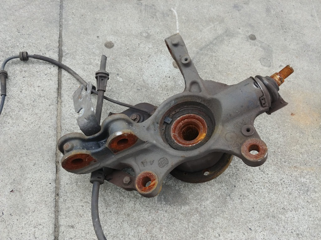 Fuzeta dreapta fata opel zafira e life opel vivaro c 98136416