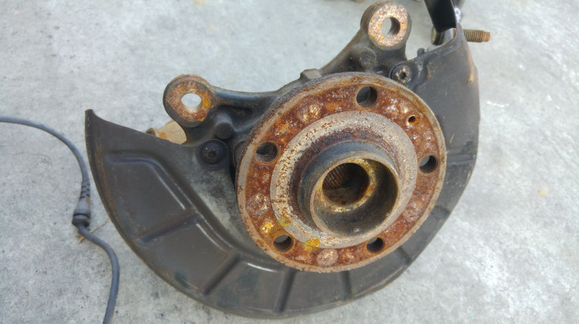 Fuzeta dreapta fata skoda octavia 2 2.0 tfsi