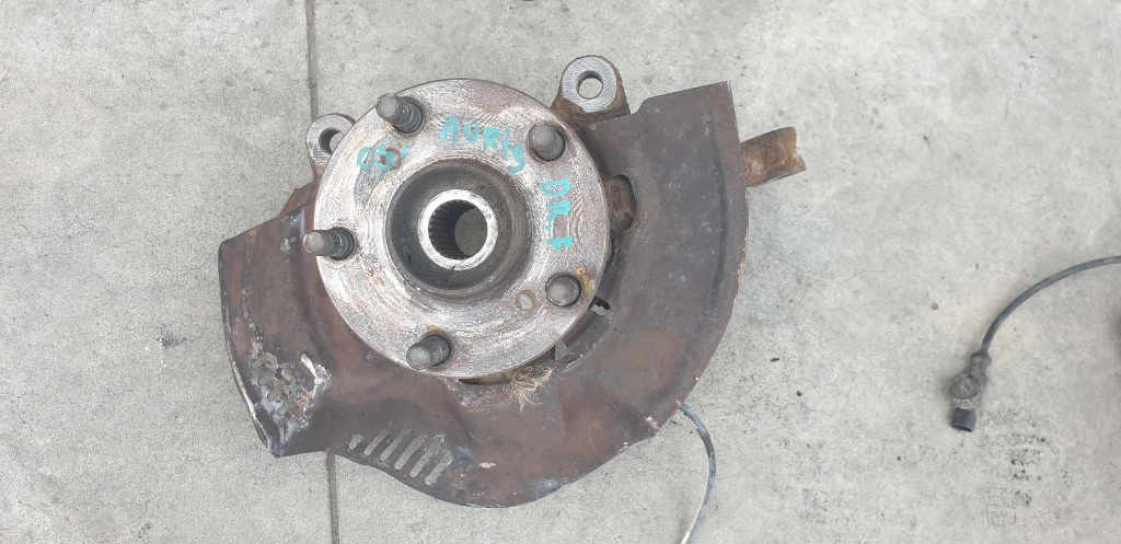 Fuzeta dreapta fata toyota auris e15 1.4 d-4d
