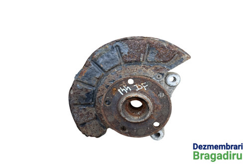 Fuzeta dreapta fata Volkswagen VW Passat B6 [2005 - 2010] wagon 5-usi 2.0 TDI MT (140 hp) (3C5)