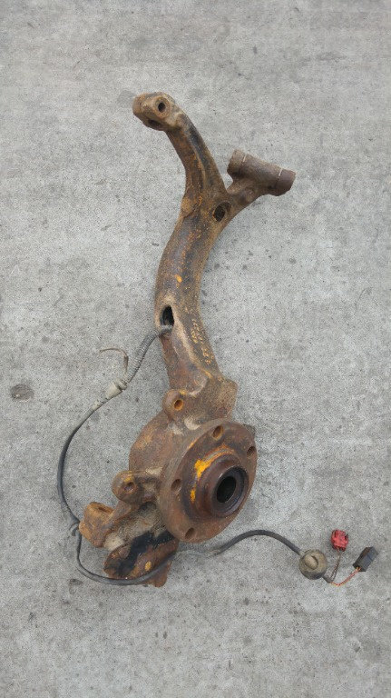 Fuzeta dreapta fata vw passat b5 1.9 tdi ajm 8d0407258
