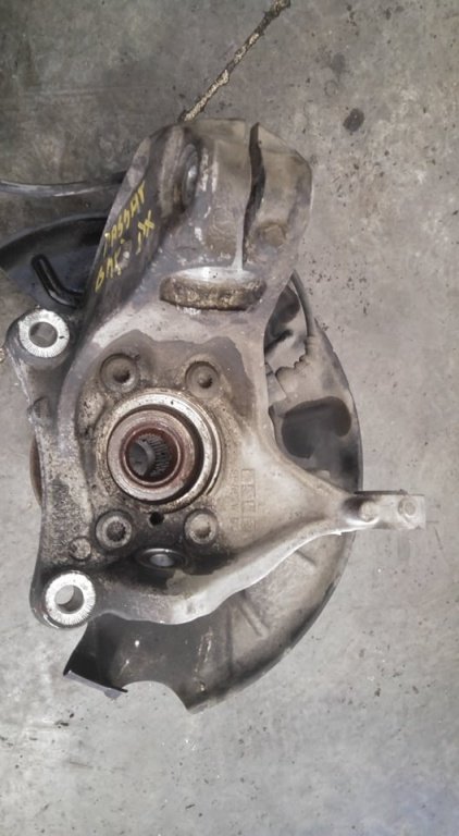 Fuzeta dreapta fata vw passat b6 2.0 tdi bmp 2005-2011