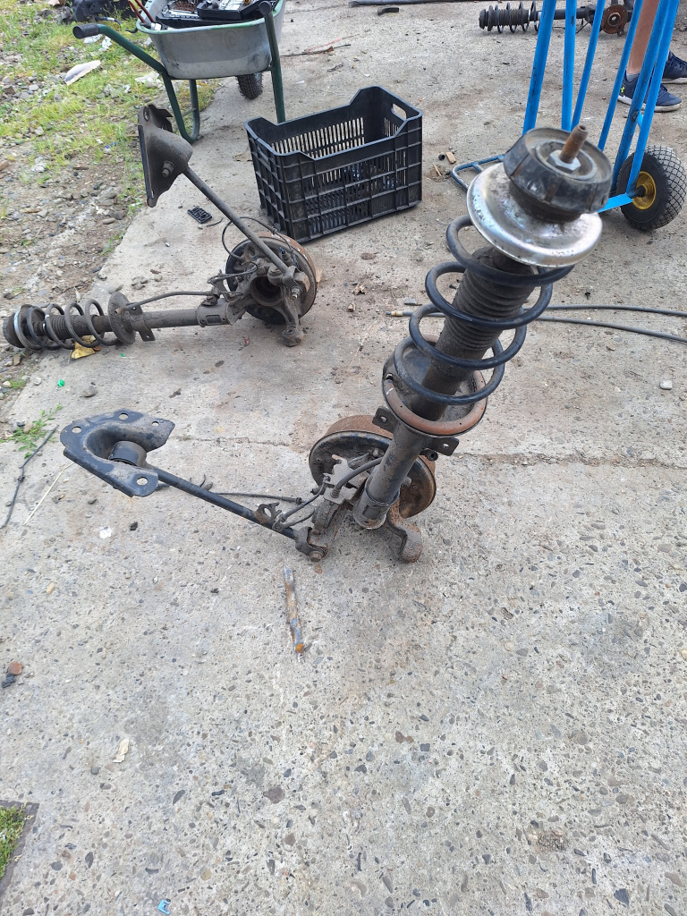 Fuzeta dreapta spate Dacia Duster 1.5 Motorina 2013, 4X4