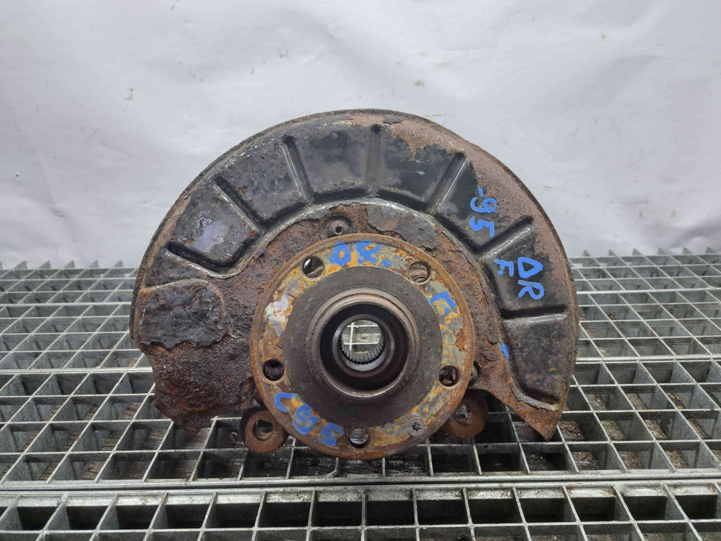 Fuzeta fata dreapta Volkswagen Caddy 3 Maxi Furgon (2CH) [Fabr 2007-2015] OEM 2.0 TDI CFHC 2.0 TDI CFHC 103KW / 140CP