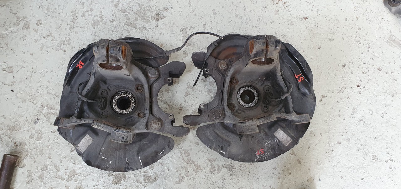 Fuzeta fata stanga dreapta BMW X4 F26 2.0d 2013 2014 2015 2016
