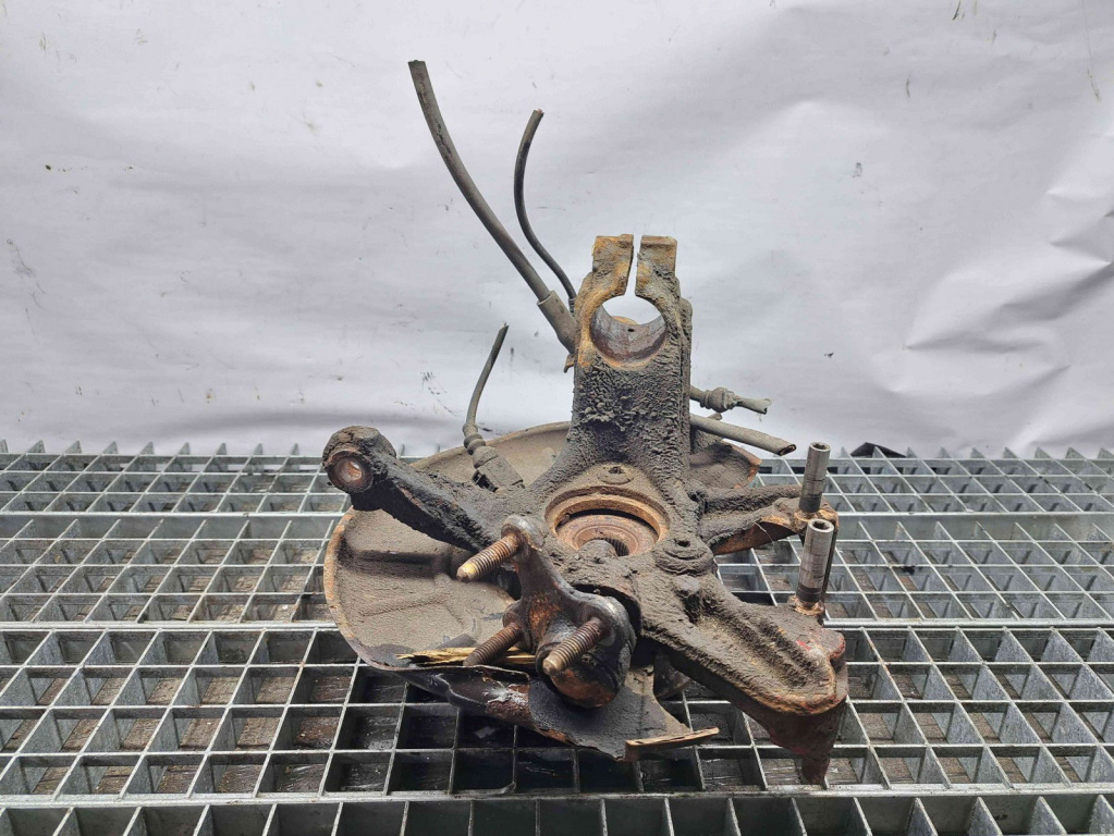 Fuzeta fata stanga Skoda Octavia 2 Combi (1Z5) [Fabr 2004-2013] OEM 1.6 TDI CAYC 1.7 TDI CAYC 77KW / 105CP