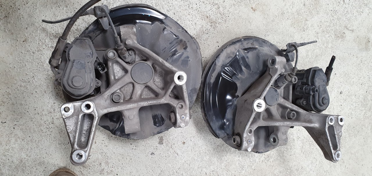 Fuzeta stanga dreapta spate AUDI Q3 2013 2014 2015 2016