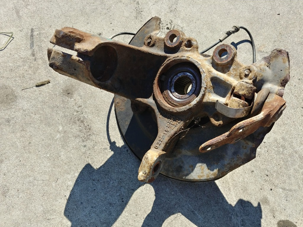 Fuzeta stanga fata 1.0b m1dd ford focus 3