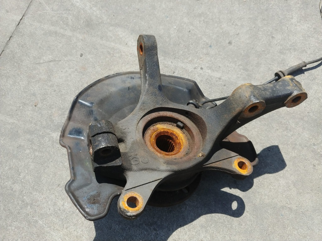 Fuzeta stanga fata 1.3 d suzuki swift 2004-2011
