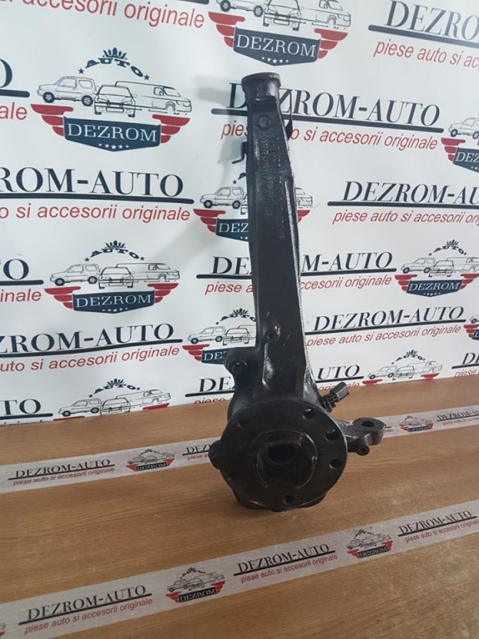 Fuzeta stanga fata 7l0407257A vw touareg 7l 3.0 tdi cata 224 cai
