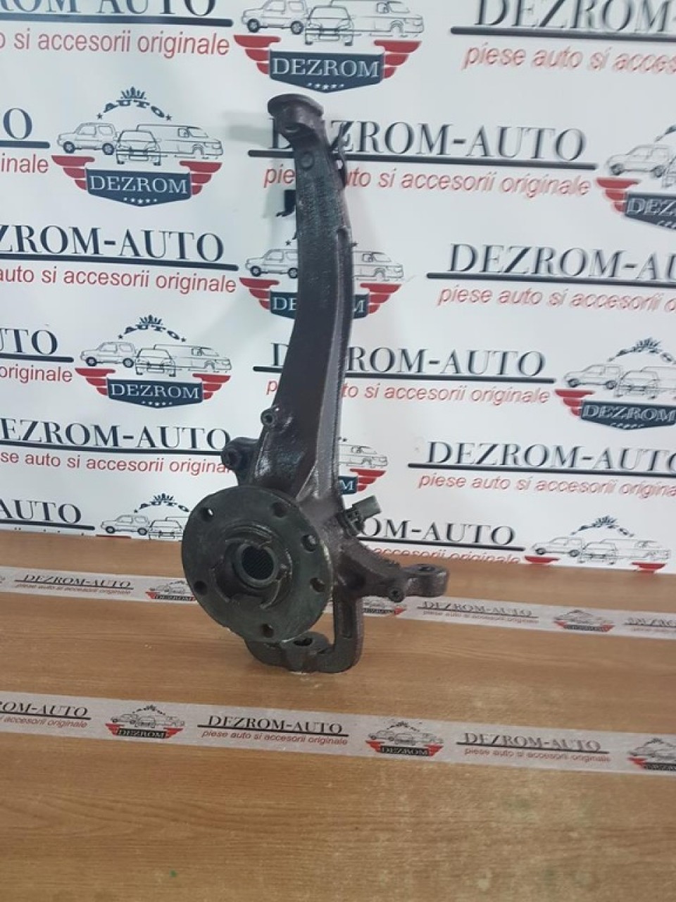 Fuzeta stanga fata 7l0407257A vw touareg 7l 4.2 fsi v8 bar 350 cai