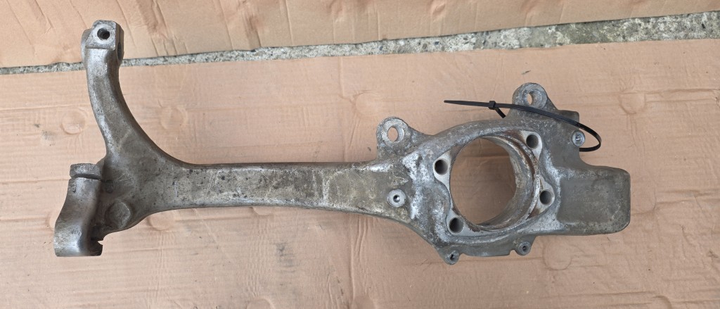 Fuzeta stanga fata AUDI A4 B6 / B7 2002 2003 2004 2005 2006 2007