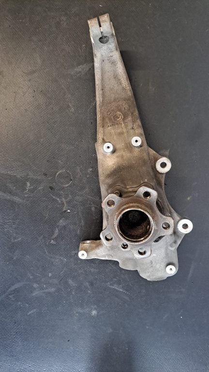 Fuzeta stanga fata BMW Seria 5 G30 G31 - COD 6884386
