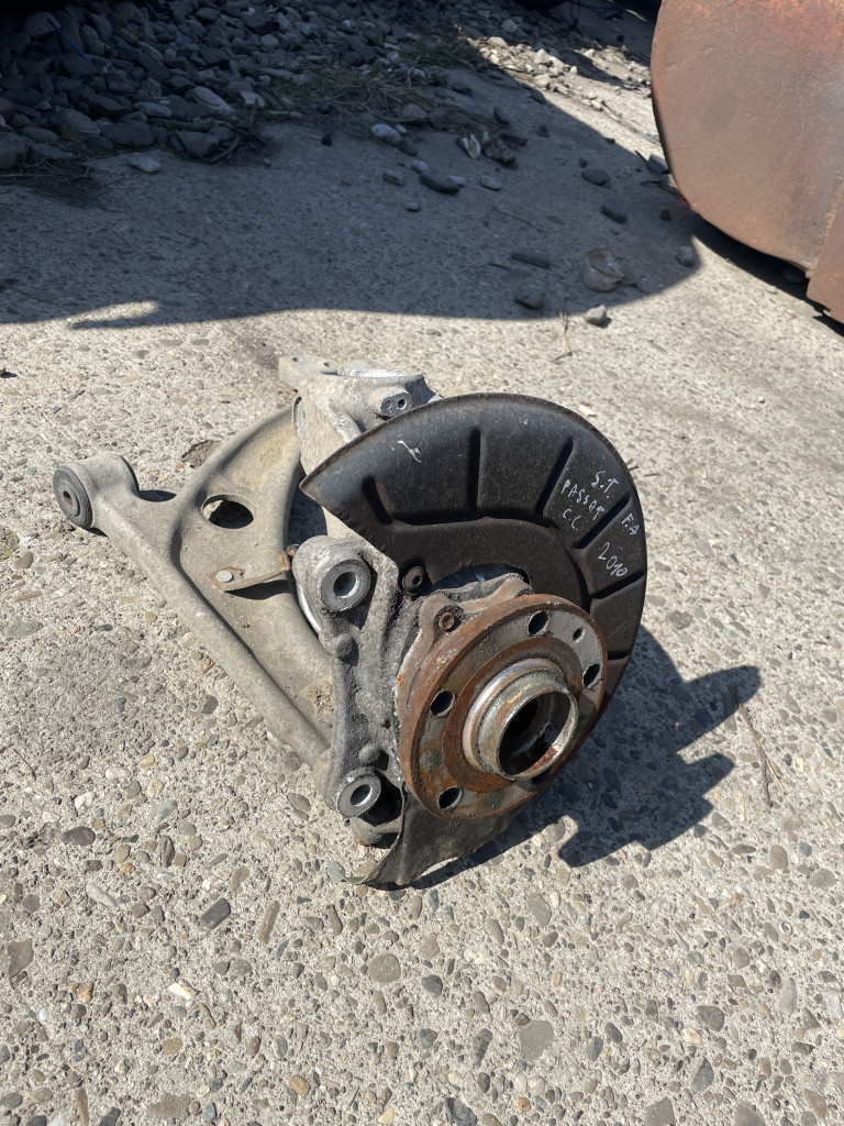 Fuzeta stanga fata Volkswagen Passat CC 2.0 Motorina 2010, -