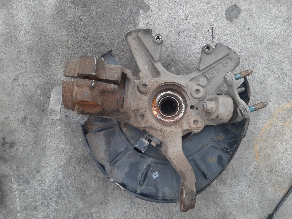 Fuzeta stanga fata vw golf 5 1.6 b