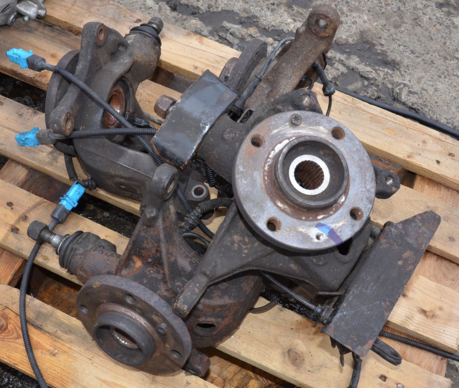 Fuzeta stanga sau dreapta fata + senzor butuc Citroen C5 2.0 hdi 80kw 110cp