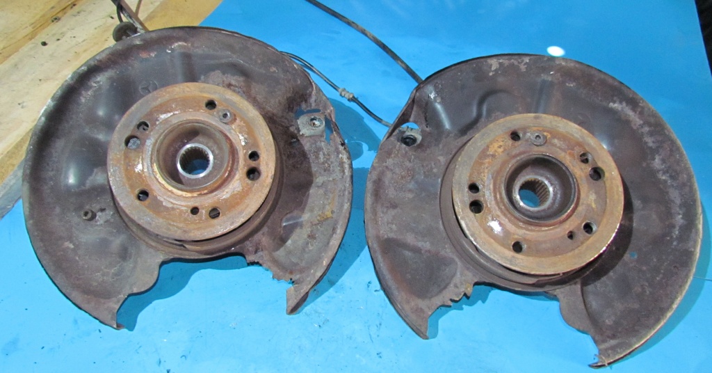 Fuzeta stanga sau dreapta spate rulmenti noi Mercedes W210 E300