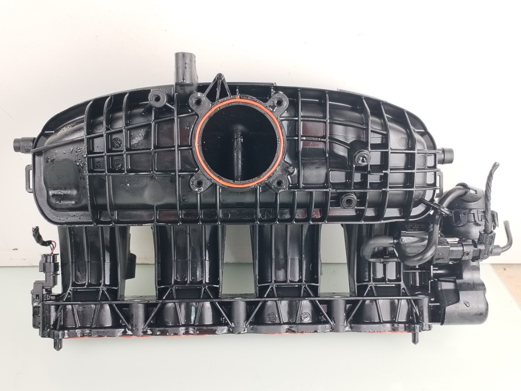 Galerie admisie cu clapete Skoda Kodiaq 2.0TSI DKZ 06L133201BP