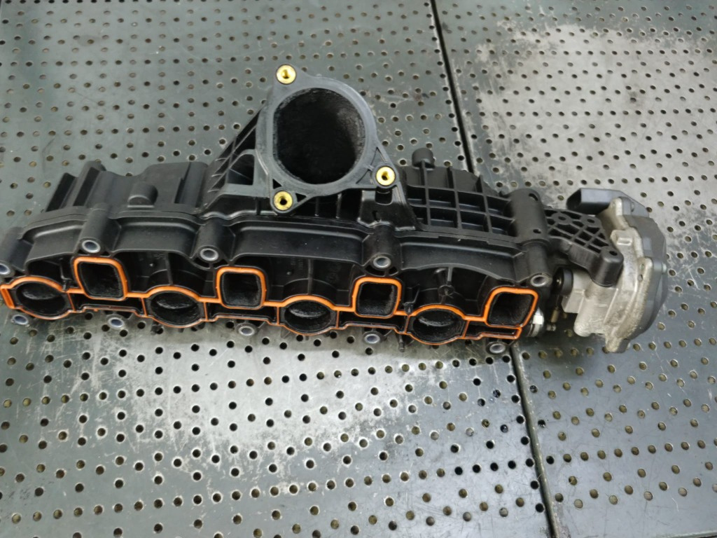 Galerie admisie cu motoras 2.0 tdi cba audi a4 b8 a5 8f vw passat b7 tiguan 5n 03l129711ag 03l129086