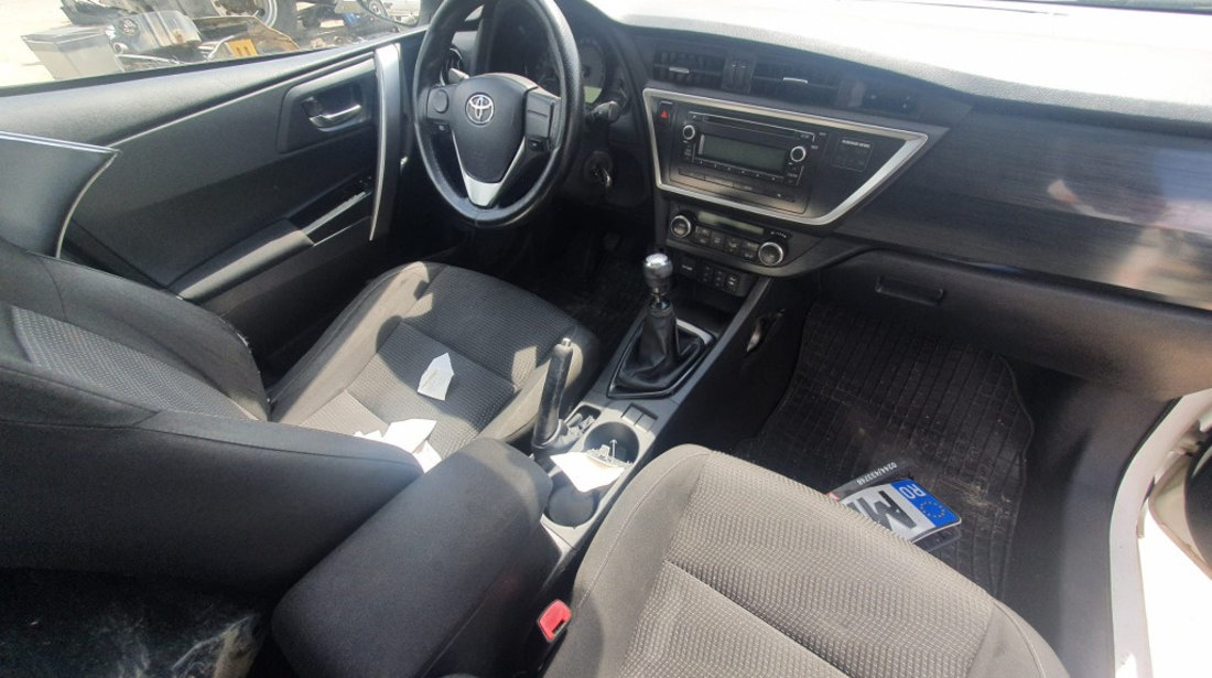 Galerie admisie Toyota Auris 2014 hatchback 1.4 d