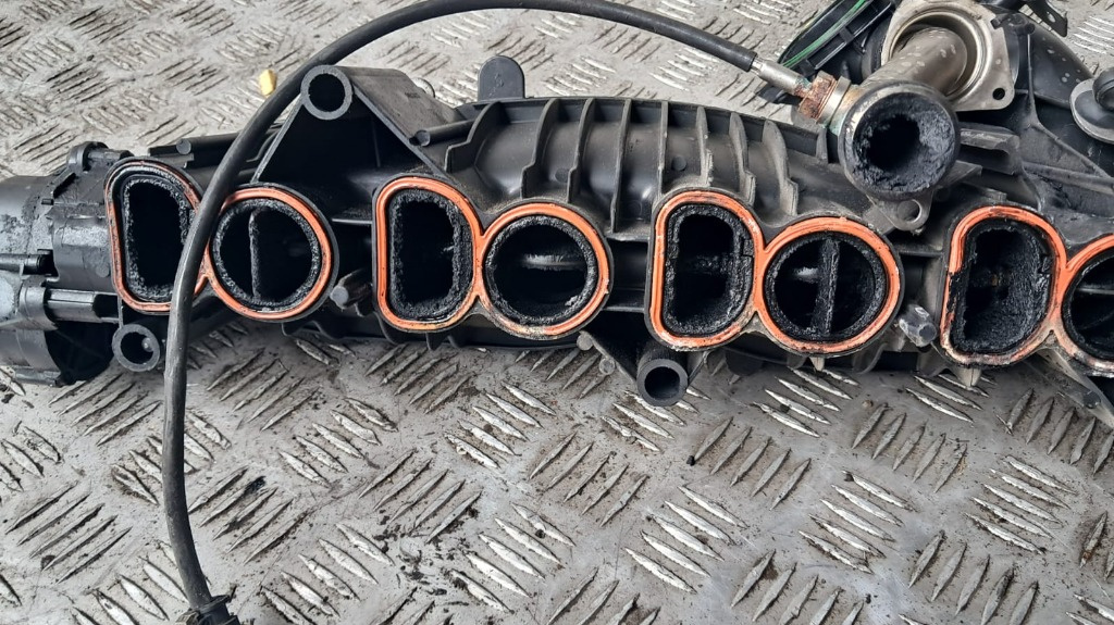 Galerie de admisie cu clapeta BMW seria 3 E90 E91 E92 E93 2.0 D, cod motor N47 an 2010 cod 781017802