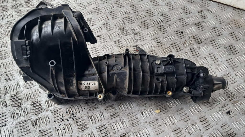 Galerie de admisie cu clapeta BMW seria 5 E60 E61 2.0 D, cod motor N47 an 2010 cod 781017802