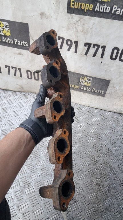 Galerie evacuare Volvo XC90 2.4D5 cod motor D5244T an 2005 cod 30637797