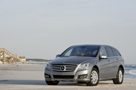 Galerie Foto: Mercedes R-Class isi arata noua fata