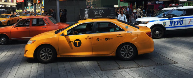 Gaseste Dacia dintre masinile americane. Imagini de senzatie cu un 1300 iesit la plimbare pe strazile din NY.