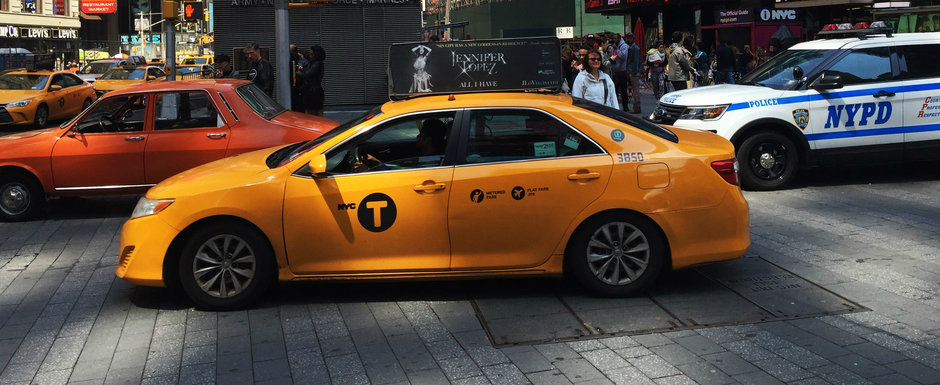 Gaseste Dacia dintre masinile americane. Imagini de senzatie cu un 1300 iesit la plimbare pe strazile din NY.