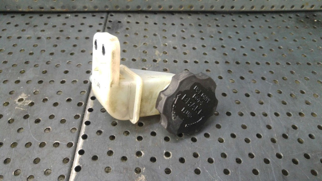 Gat umplere vas lichid frana chevrolet captiva c100 c140