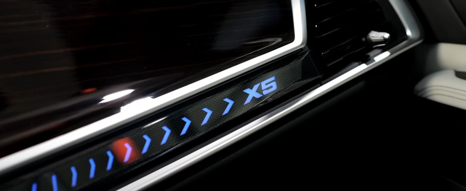 Gata cu asteptarea: BMW prezinta oficial noul X5 cu grila frontala iluminata si display curbat masiv. Cum arata in realitate