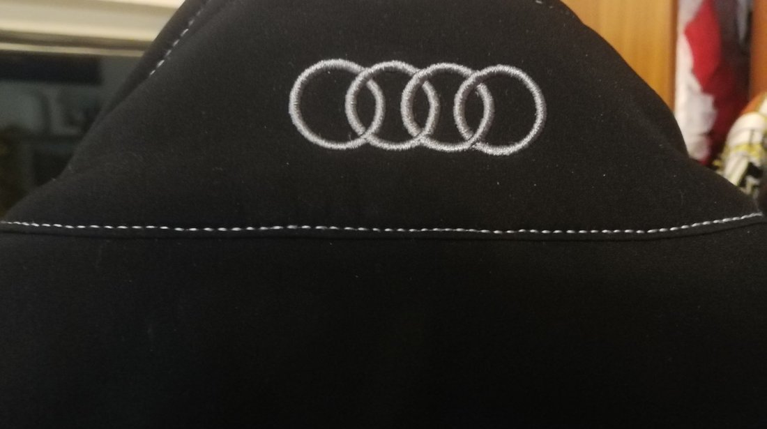 Geacă Audi TT marimea l adulti (în realitate m)