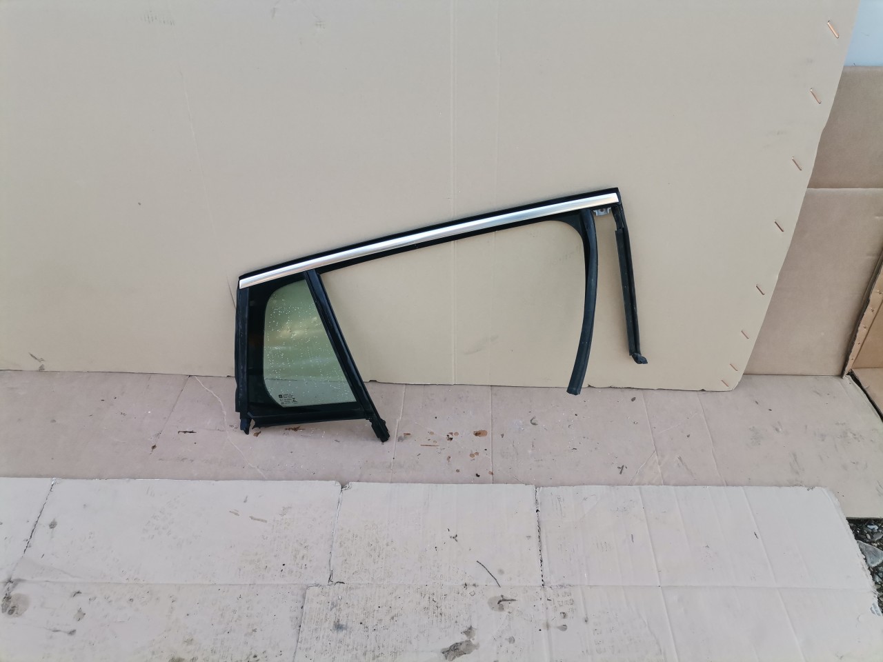 Geam coltar cu cheder usa dreapta spate Opel Astra K (2015-2022) cod 565740102