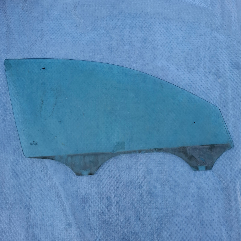 Geam Culisant Dreapta Fata Vw Passat B6 2005-2010 Clar Break / Caravan / Station Wagon Sedan / Berlina E643R00082, Dot90As2M40, E6-43R-00082, 43R00082 Soliver
